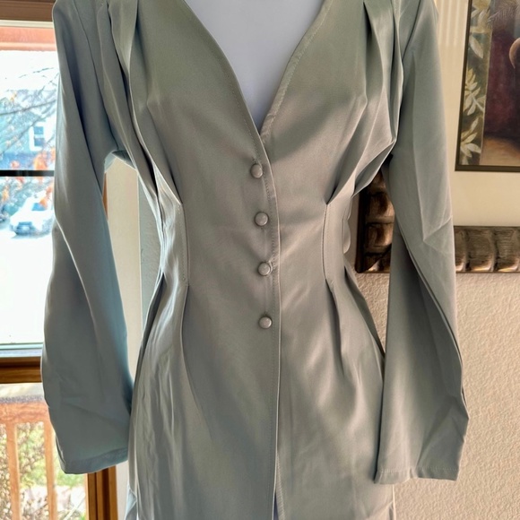 Lake Blue Gathered-Sleeve Button-Up Mini Dress - Picture 4 of 6